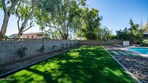 Exterior - 141 Eugie Ave, Phoenix, AZ 85022 photo 7 of 14
