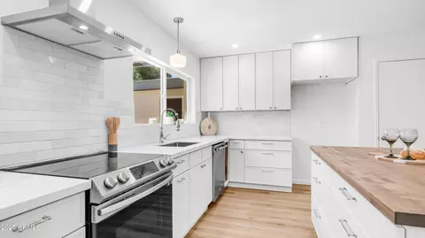 Kitchen - 141 Eugie Ave, Phoenix, AZ 85022 photo 3 of 5