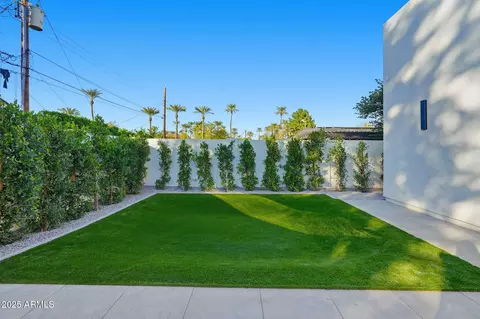 Exterior - 4234 N 42nd Pl, Phoenix, AZ 85018 photo 5 of 6