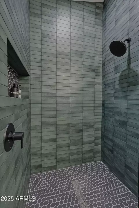 Bath - 4234 N 42nd Pl, Phoenix, AZ 85018 photo 6 of 16