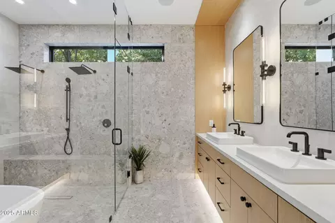 Bath - 4234 N 42nd Pl, Phoenix, AZ 85018 photo 1 of 16