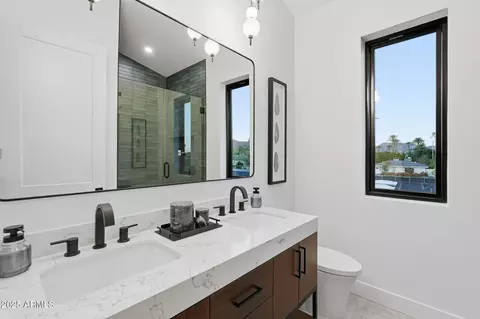 Bath - 4234 N 42nd Pl, Phoenix, AZ 85018 photo 7 of 16