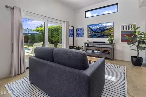 Living - 219 E Oregon Ave, Phoenix, AZ 85012 photo 3 of 3