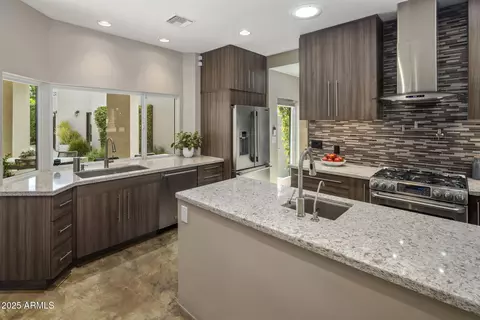 Kitchen - 219 E Oregon Ave, Phoenix, AZ 85012 photo 5 of 6
