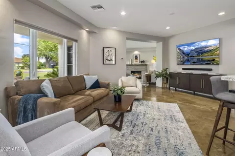 Living - 219 E Oregon Ave, Phoenix, AZ 85012 photo 1 of 3