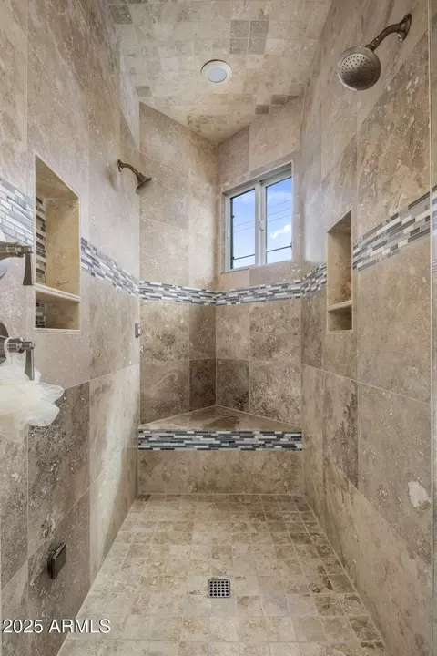 Bath - 219 E Oregon Ave, Phoenix, AZ 85012 photo 3 of 6