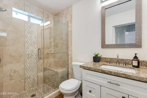 Bath - 3313 N 43rd Pl, Phoenix, AZ 85018 photo 1 of 2