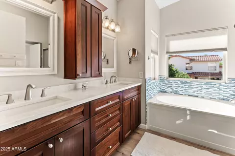 Bath - 4541 E Carolina Dr, Phoenix, AZ 85032 photo 1 of 4