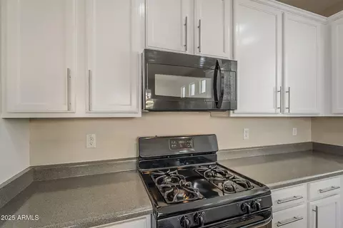 Kitchen - 1224 E Julian Dr, Gilbert, AZ 85295 photo 4 of 7