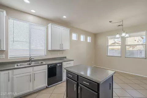 Kitchen - 1224 E Julian Dr, Gilbert, AZ 85295 photo 6 of 7
