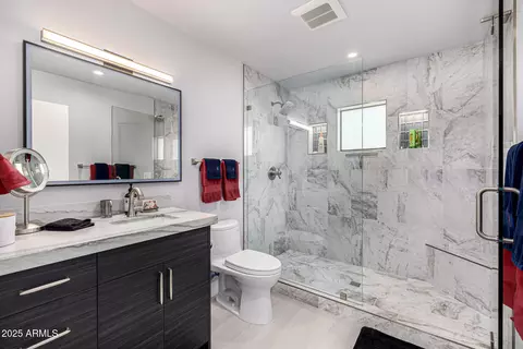 Bath - 5404 N 41st St, Phoenix, AZ 85018 photo 4 of 6