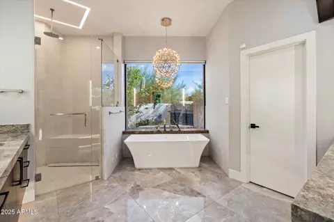 Bath - 5404 N 41st St, Phoenix, AZ 85018 photo 1 of 6