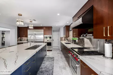 Kitchen - 5404 N 41st St, Phoenix, AZ 85018 photo 3 of 4