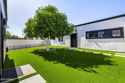 Exterior - 5404 N 41st St, Phoenix, AZ 85018 photo 9 of 10