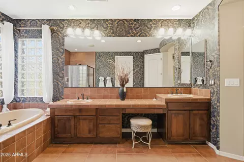 Bath - 3128 E Blue Sage Ct, Gilbert, AZ 85297 photo 4 of 6