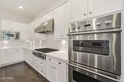 Kitchen - 2480 E Haymore St, Gilbert, AZ 85298 photo 4 of 5