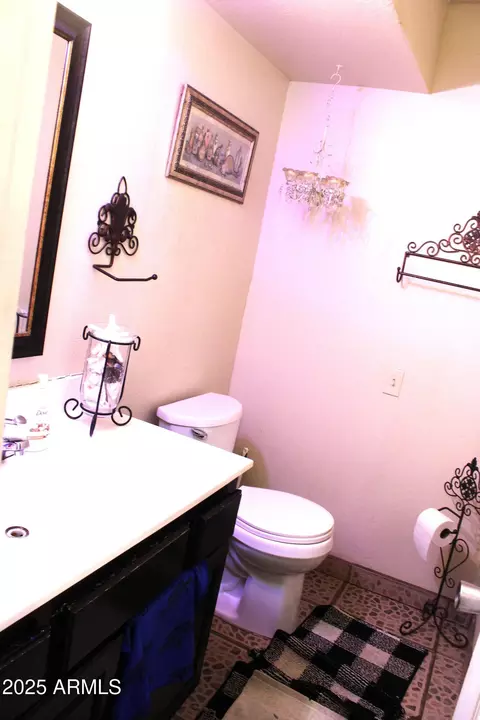 Bath - 5254 S 38th Dr, Phoenix, AZ 85041 photo 1 of 3