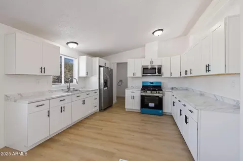 Kitchen - 20772 E Stagecoach Trl, Mayer, AZ 86333 photo 1 of 2