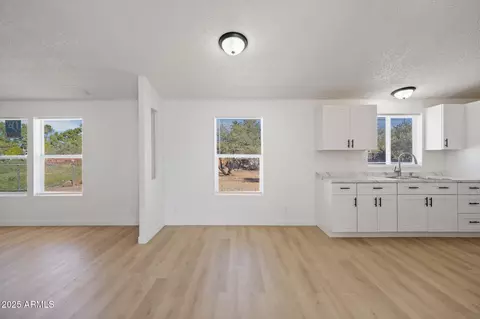 Living - 20772 E Stagecoach Trl, Mayer, AZ 86333 photo 6 of 7