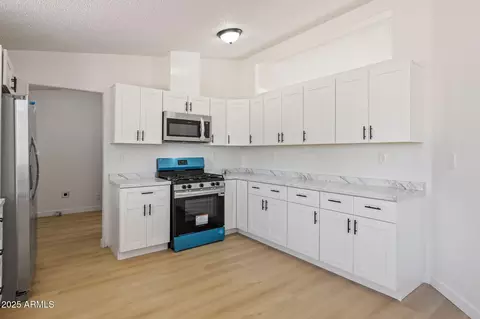 Kitchen - 20772 E Stagecoach Trl, Mayer, AZ 86333 photo 2 of 2