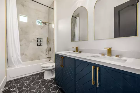 Bath - 10334 E Radiant Ave, Mesa, AZ 85212 photo 4 of 5