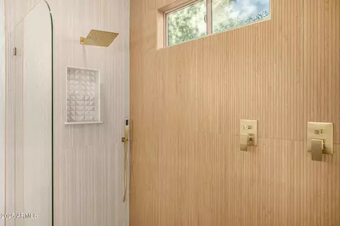Bath - 10334 E Radiant Ave, Mesa, AZ 85212 photo 2 of 5