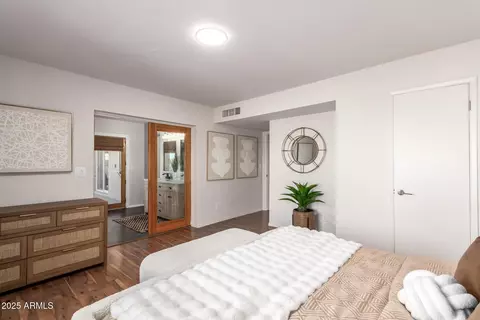 Bedroom - 2432 E Cochise Rd, Phoenix, AZ 85028 photo 2 of 5