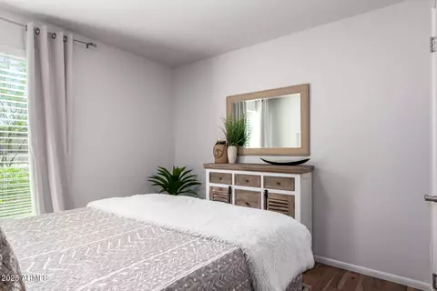Bedroom - 2432 E Cochise Rd, Phoenix, AZ 85028 photo 4 of 5