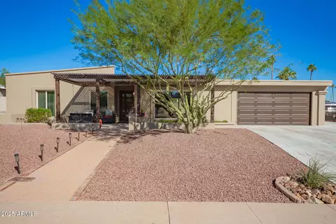 Exterior - 2432 E Cochise Rd, Phoenix, AZ 85028 photo 2 of 9