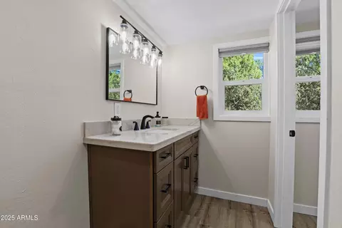 Bath - 1102 E Cedar Ln, Payson, AZ 85541 photo 3 of 3