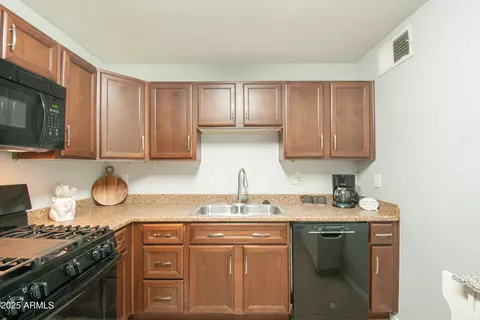 Kitchen - 8707 E Butte St, Mesa, AZ 85207 photo 2 of 3