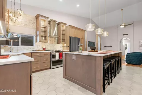 Kitchen - 1938 E Brentrup Dr, Tempe, AZ 85283 photo 7 of 8