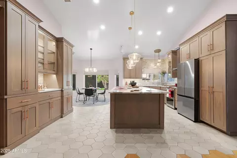 Kitchen - 1938 E Brentrup Dr, Tempe, AZ 85283 photo 3 of 8