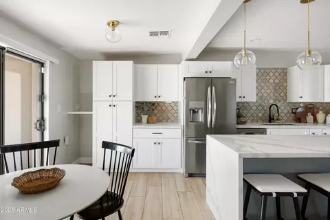 Kitchen - 2043 E Clarendon Ave, Phoenix, AZ 85016 photo 3 of 5