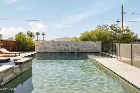 Exterior - 2043 E Clarendon Ave, Phoenix, AZ 85016 photo 2 of 5