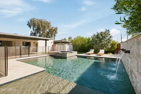 Exterior - 2043 E Clarendon Ave, Phoenix, AZ 85016 photo 4 of 5