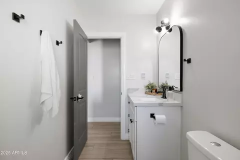 Bath - 2043 E Clarendon Ave, Phoenix, AZ 85016 photo 7 of 7