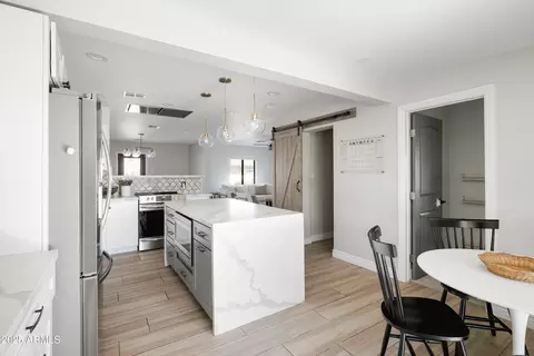 Kitchen - 2043 E Clarendon Ave, Phoenix, AZ 85016 photo 5 of 5