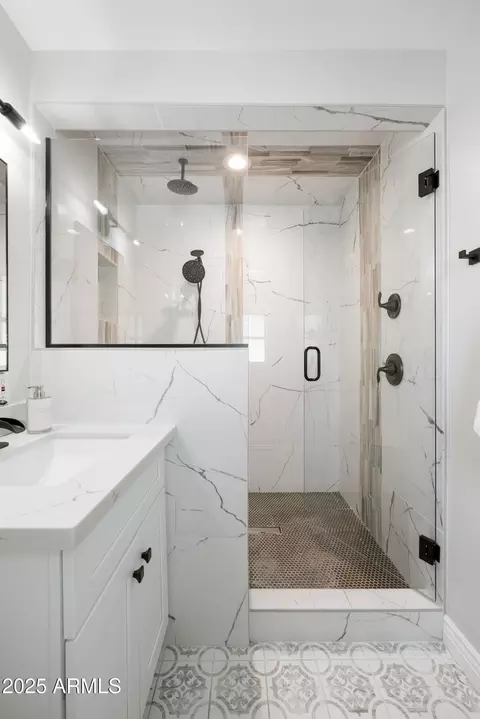 Bath - 2043 E Clarendon Ave, Phoenix, AZ 85016 photo 4 of 7