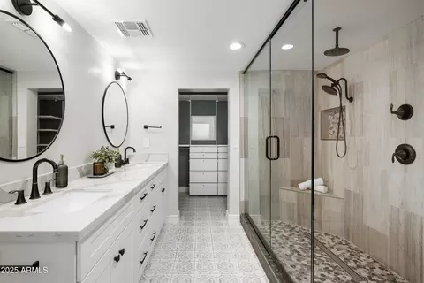 Bath - 2043 E Clarendon Ave, Phoenix, AZ 85016 photo 1 of 7
