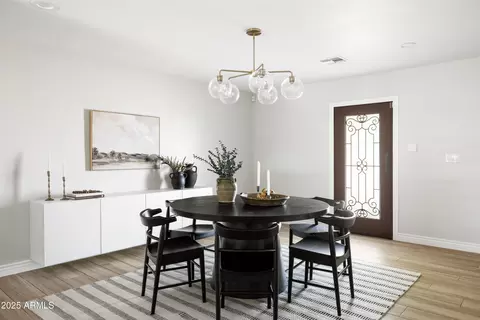 Dining - 2043 E Clarendon Ave, Phoenix, AZ 85016 photo 2 of 2