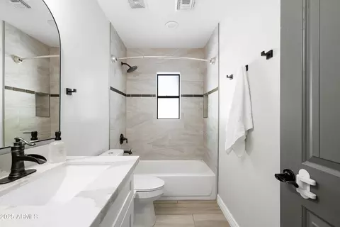 Bath - 2043 E Clarendon Ave, Phoenix, AZ 85016 photo 6 of 7