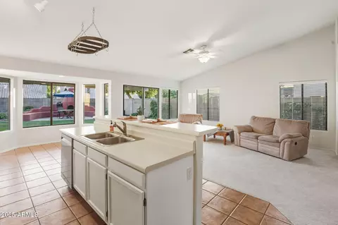 Kitchen - 4363 E Danbury Rd, Phoenix, AZ 85032 photo 8 of 9