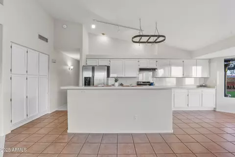 Kitchen - 4363 E Danbury Rd, Phoenix, AZ 85032 photo 7 of 9