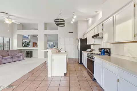 Kitchen - 4363 E Danbury Rd, Phoenix, AZ 85032 photo 5 of 9