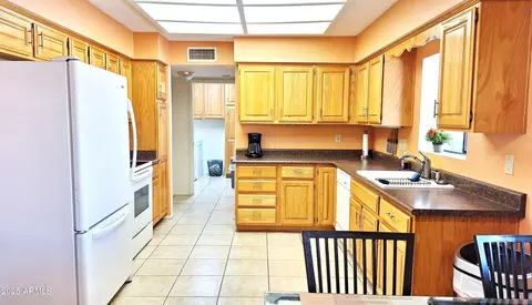 Kitchen - 8162 E Neville Ave, Mesa, AZ 85209 photo 2 of 4