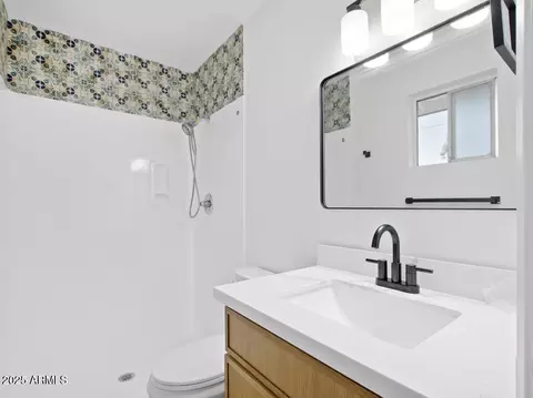 Bath - 925 E 7th Dr, Mesa, AZ 85204 photo 2 of 2