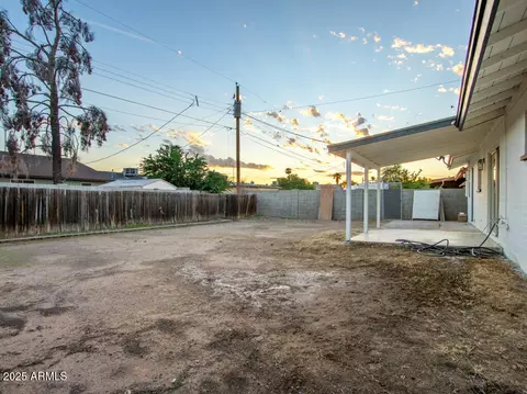 Exterior - 925 E 7th Dr, Mesa, AZ 85204 photo 9 of 10