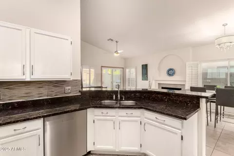 Kitchen - 4348 E Coolbrook Ave, Phoenix, AZ 85032 photo 4 of 5