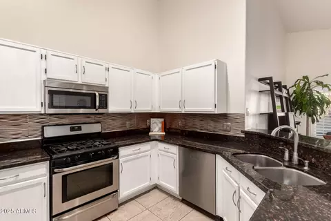 Kitchen - 4348 E Coolbrook Ave, Phoenix, AZ 85032 photo 3 of 5